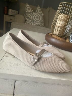 me too Light Beige Pointed Mary Jane Flats NWT